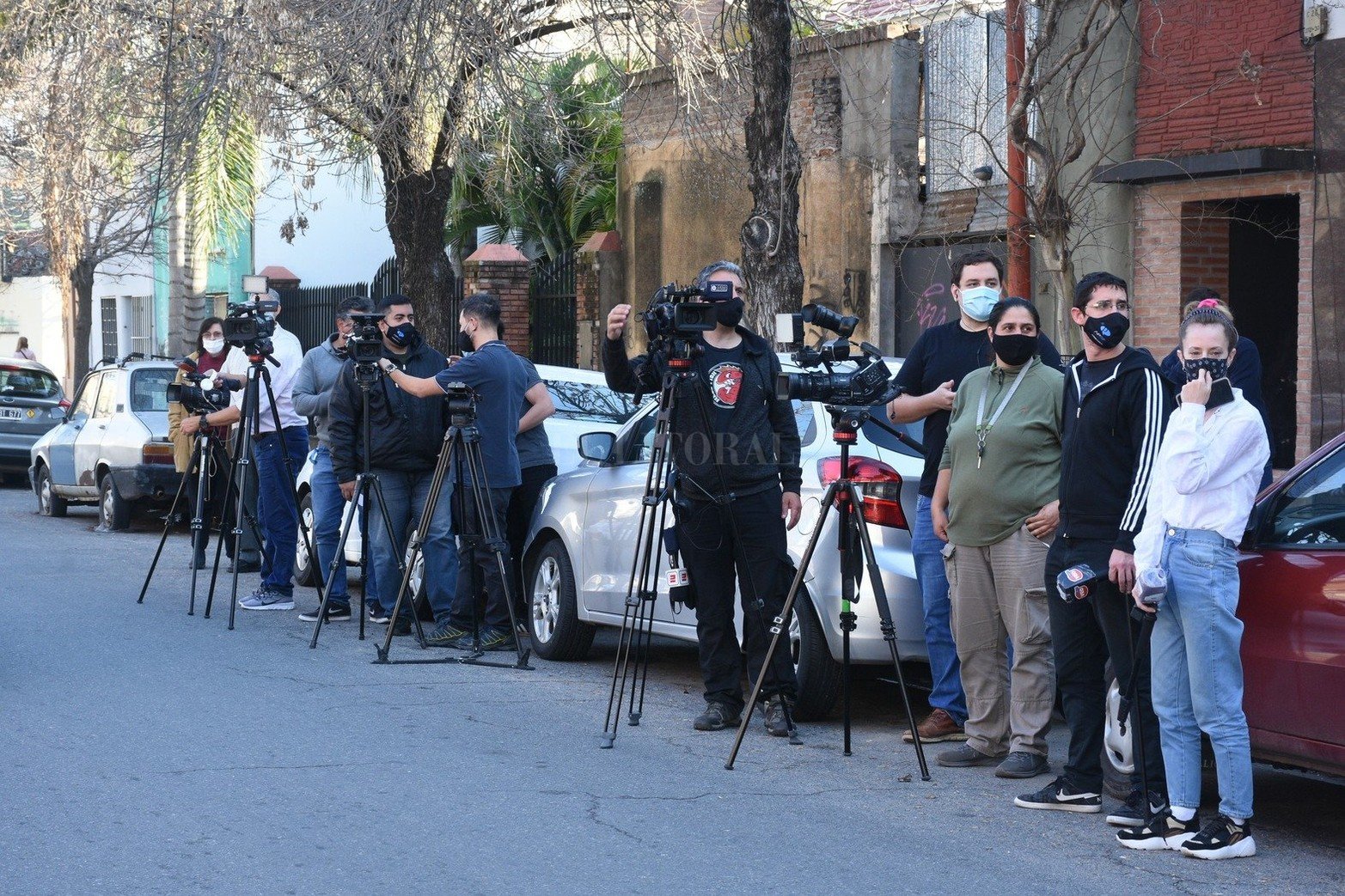 Desde temprano, familiares y allegados acompañan el velatorio del senador nacional. Reutemann murió hoy a los 79 años tras permanecer dos meses hospitalizado.
