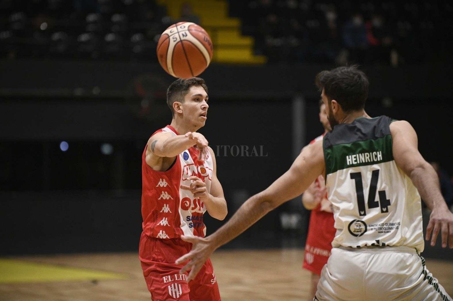 El primer partido de cinco de la final de la Liga Argentina, Unión ganó cómodo ante Villa Mitre de Bahía Blanca.