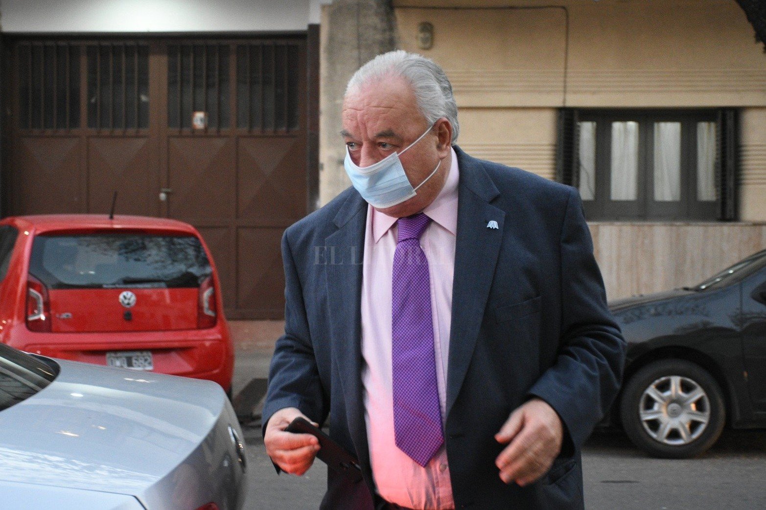 Desde temprano, familiares y allegados acompañan el velatorio del senador nacional. Reutemann murió hoy a los 79 años tras permanecer dos meses hospitalizado.