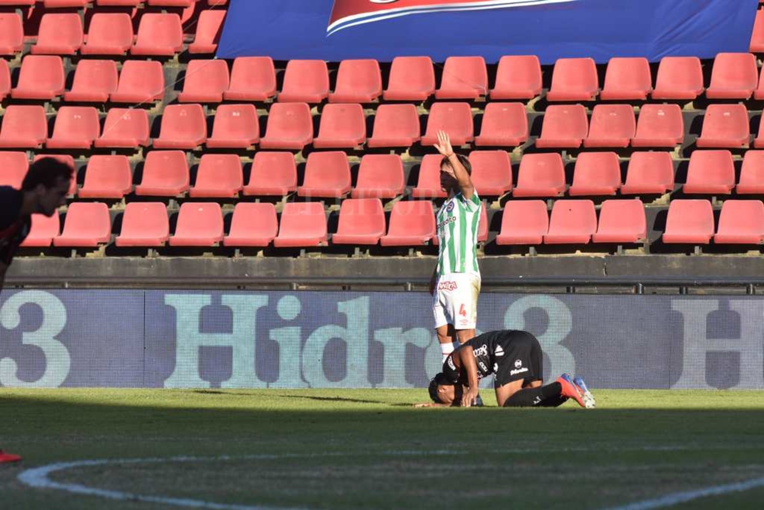 Colón empató 0 a 0 con Argentino y sigue invicto y puntero en el torneo de la liga profesional de fútbol.