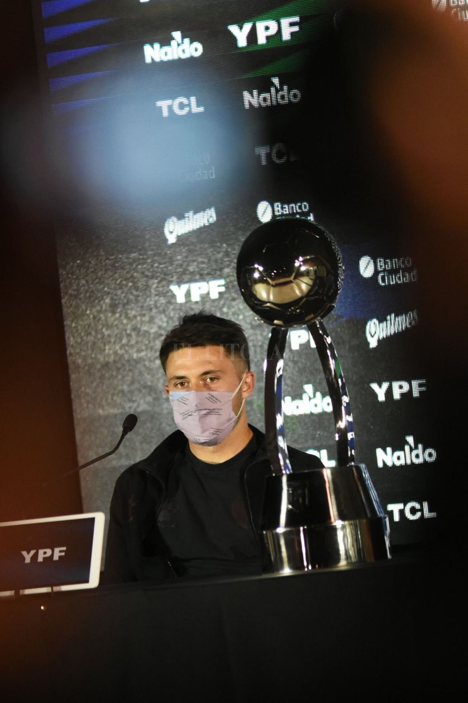 A horas de la final de la Copa de la Liga Profesional entre Colón y Racing, Facundo Garcés, la figura del sabalero en el triunfo ante Independiente; y Darío Cvitanich, referente de Racing, brindaron sus sensaciones de cara a la histórica definición.