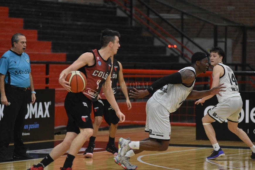 Básquetbol Liga Argentina. Colón no pudo contra el puntero Ameghino de Villa María, cayó por 77 a 84