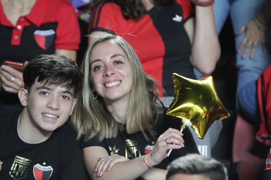 La fiesta sabalera en las tribunas