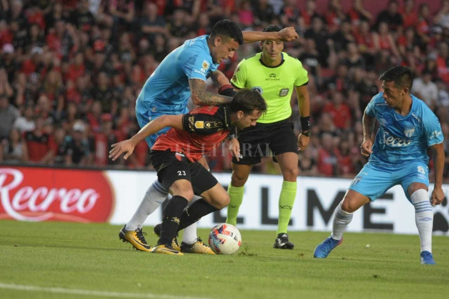 Colón derrotó a Atlético Tucumán 3 a 0.