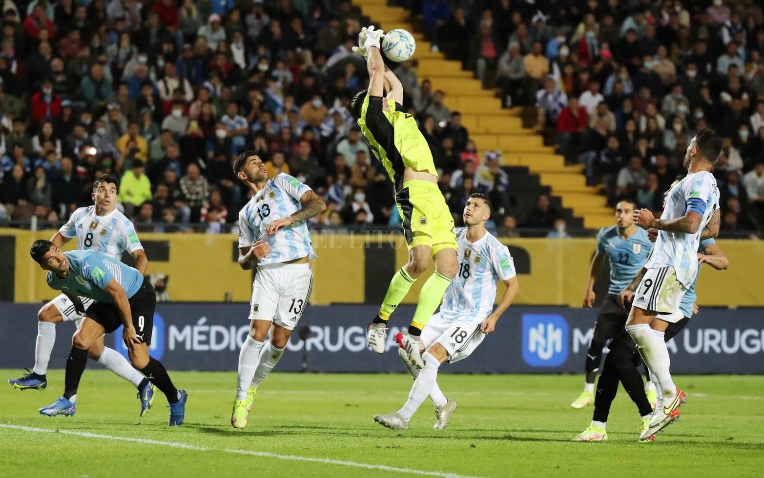 Argentino volvió a ganar (a Uruguay 1 a 0 en Montevideo) y se encamina a clasificar sin sobre salto al mundial de fútbol a disputarse en Qatar.