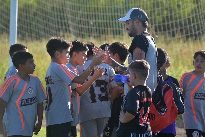 ELLITORAL_GALL_90746 | Pablo Aguirre El torneo Talento 2021 es organizado por Cosmos FC y se lleva a cabo entre este miércoles y el próximo domingo 5 de diciembre. Participan más de 160 equipos.