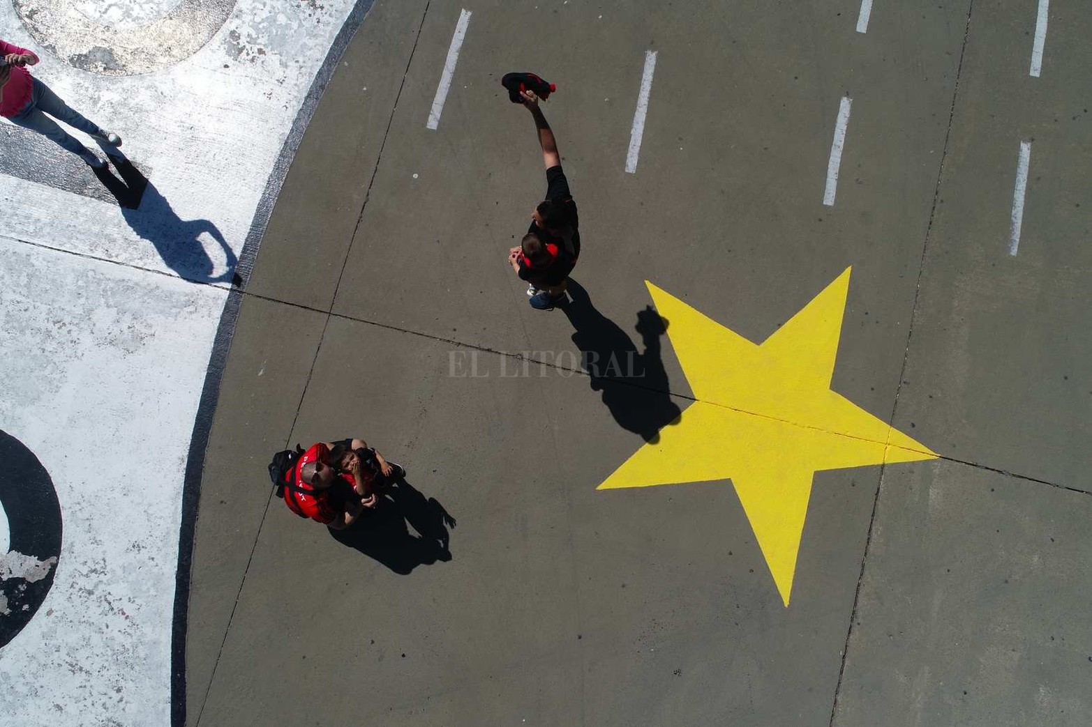 El ingreso principal del estadio de Colón "Brigadier López" luce renovado y con la histórica estrella conquistada el pasado viernes 4 de junio.