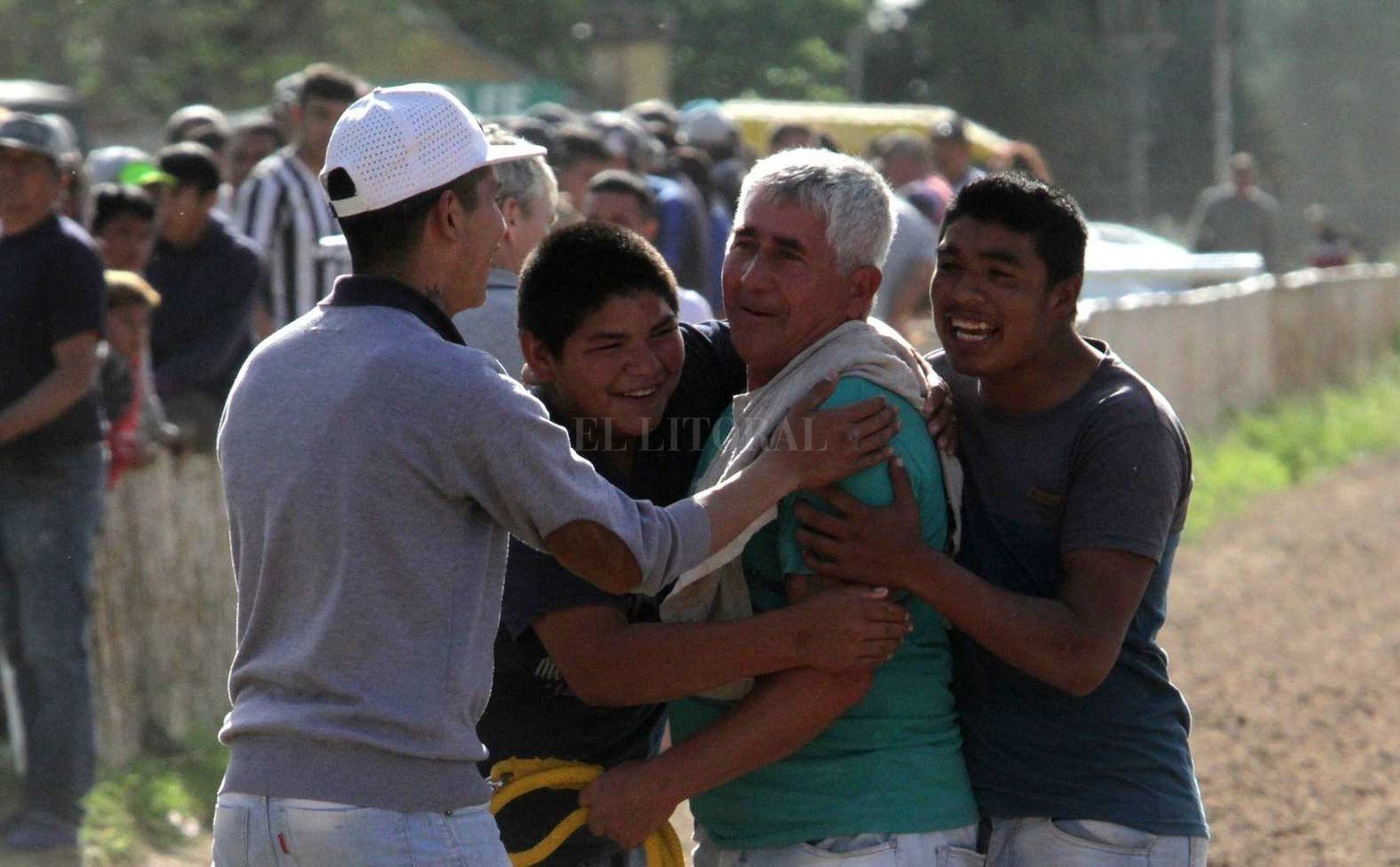 Santo Tirso se adjudicó el clásico San Jerónimo en la carrera de 1.100 metros disputada hoy en el hipódromo de Las Flores.