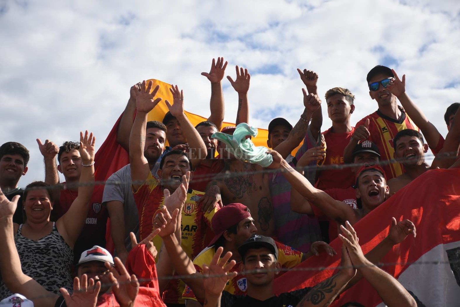 Fútbol Liga_Incidencias y color de los partidos disputados en canchas de Banco y Las Flores II 
entre los locales y  Belgrano de Coronda y Alto Verde respectivamente .