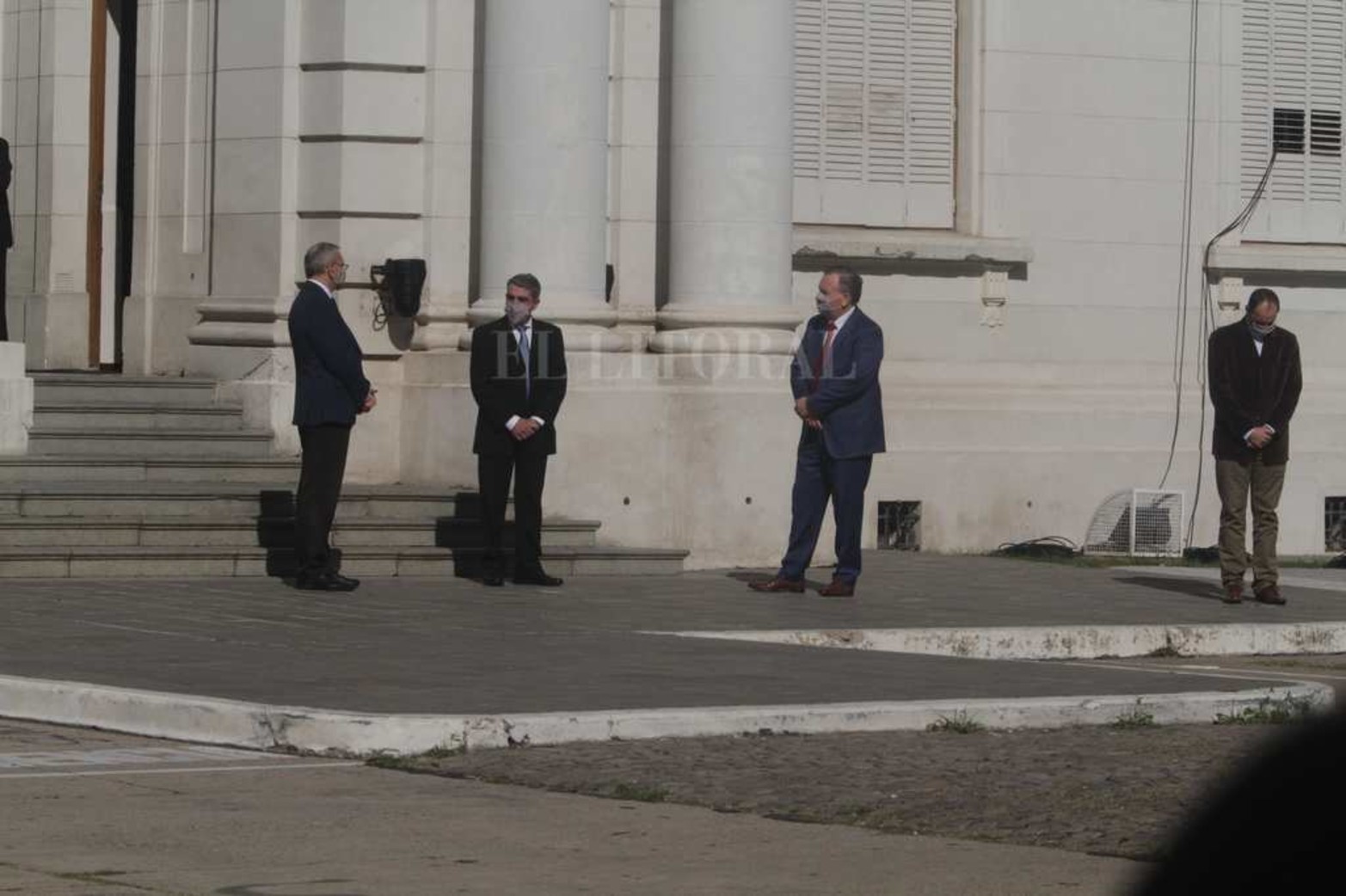 Los cuatro legisladores que recibieron al gobernador.