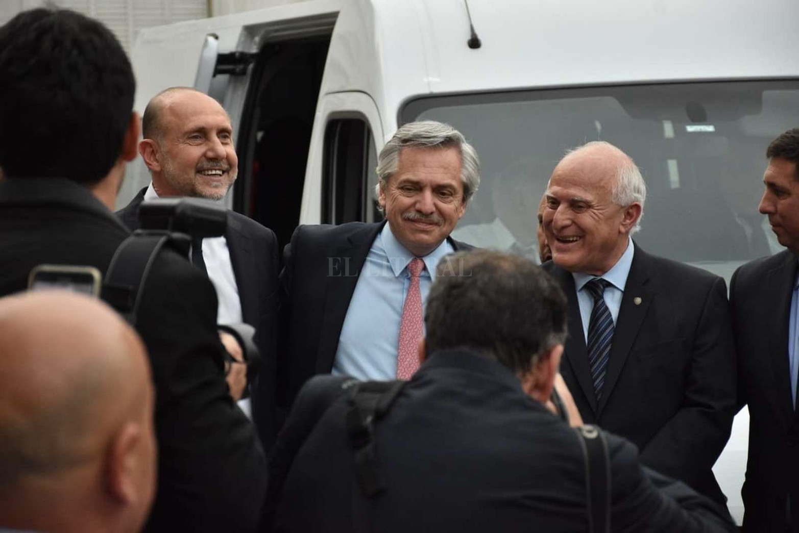 11 de diciembre de 2019. En la explanada de la Legislatura recibiendo al Presidente Alberto Fernández en la asunción del gobernador Omar Perotti.