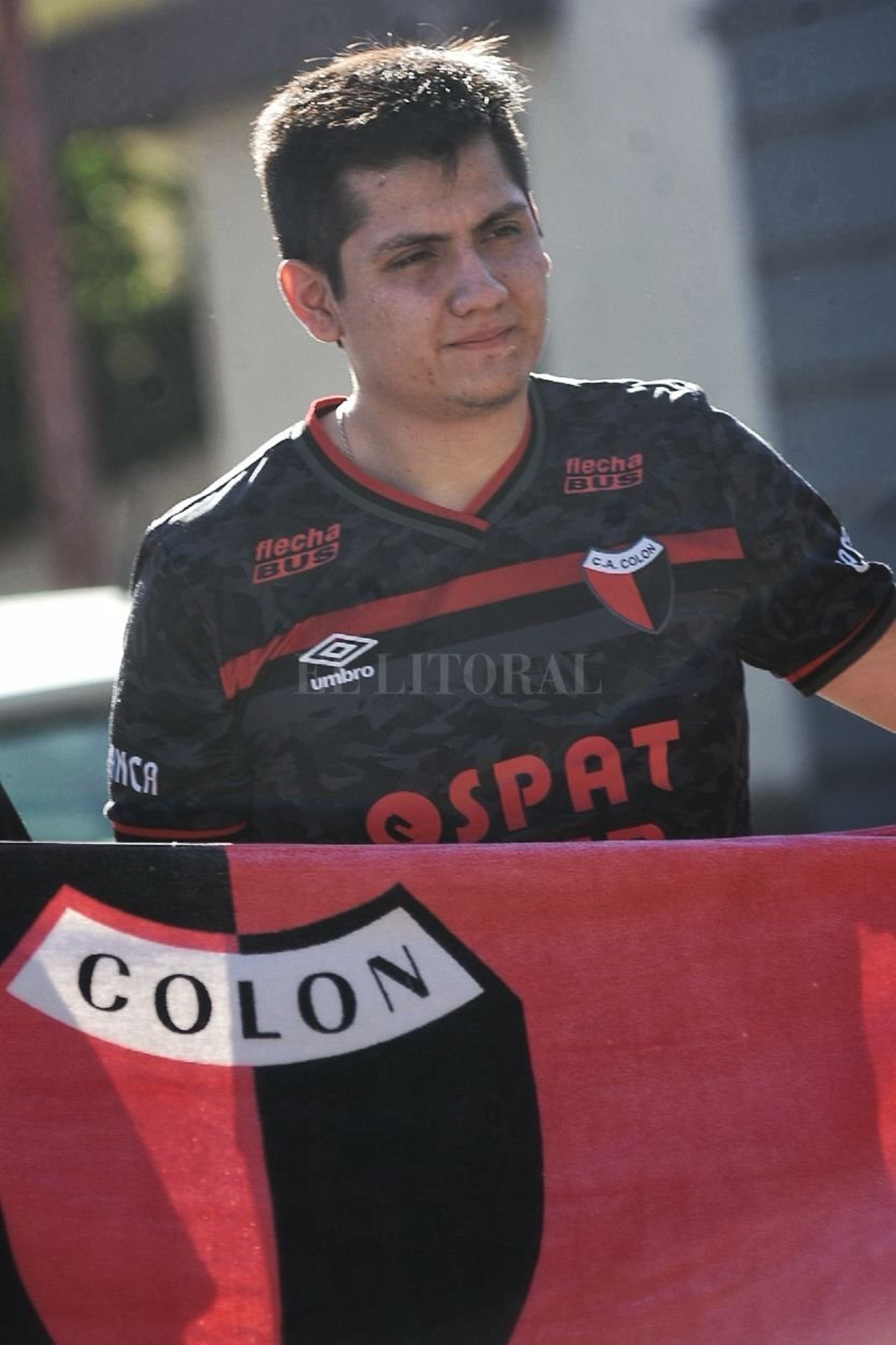 Los Aloy son una familia sanjuanina muy especial, todos son hinchas fanáticos del "sabalero". Jorge, el papá, es oriundo de Santo Tomé. En Santa Fe conoció a Claudia y juntos viven en San Juan desde hace 27 años. Sus hijos Santiago y Andrés, junto a Agustina (novia de Andrés), también son de Colón.