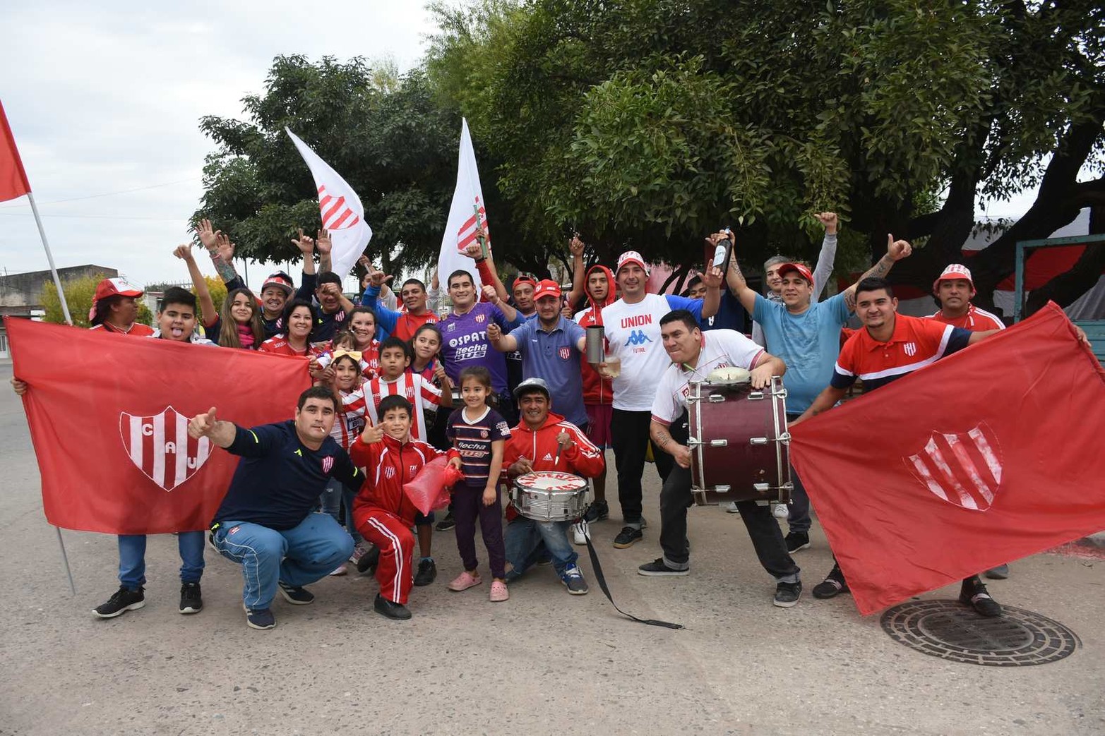 Barrio Barranquitas, los hinchas del "tate" se juntaron para la foto.