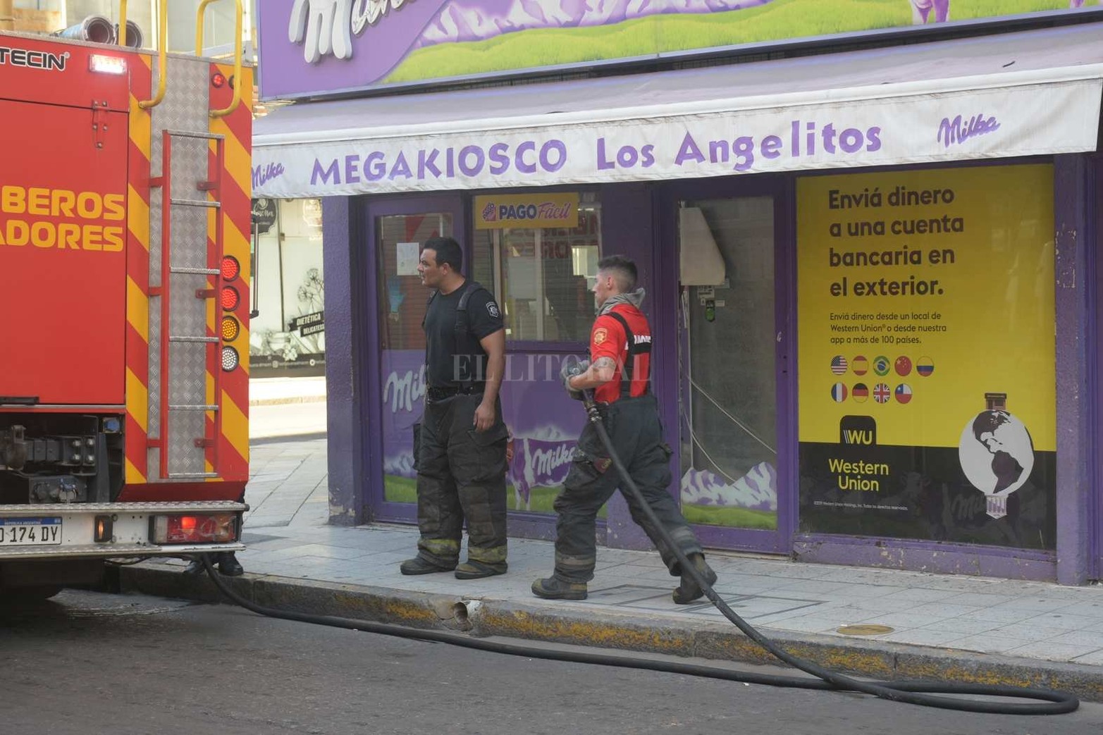 Fue la segunda intervención domiciliaria que este lunes puso en vilo al personal de Bomberos, que más temprano por la madrugada debieron asistir a tres personas en un dramático episodio del barrio Guadalupe, en la costanera.