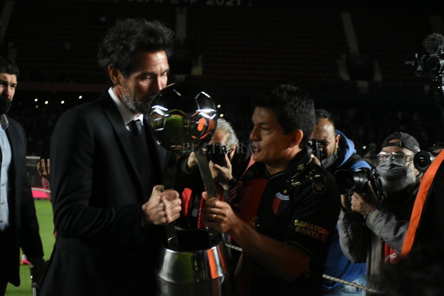 Colón celebró el título ante su gente