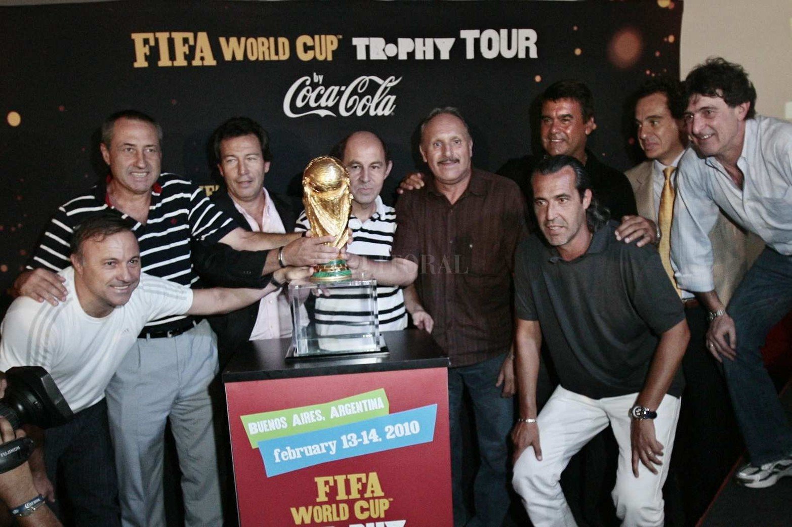 Febrero de 2010. Cuando la Copa visitó Buenos Aires. Junto a ex campeones del Mundo.