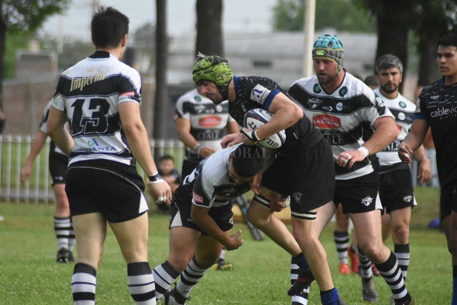 Universitario se llevó el triunfo tras vencer 21 a 15 a Alma Junior.