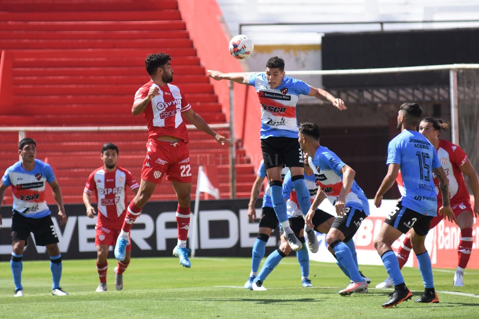 Luego de tres derrotas y de la salida del técnico Azconzábal, Unión logró un triunfo 2 a 0 frente a Patronato.
