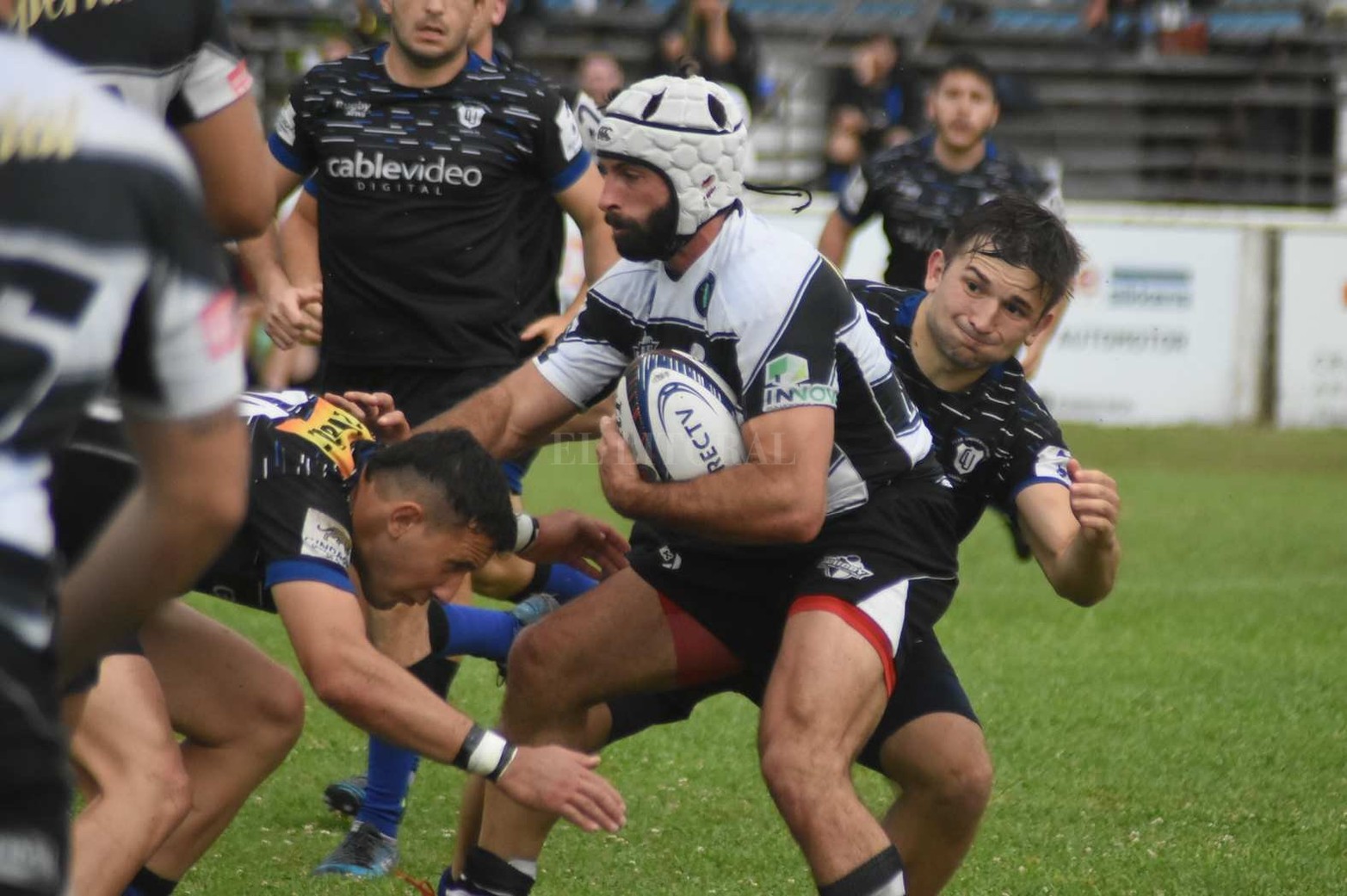 Universitario se llevó el triunfo tras vencer 21 a 15 a Alma Junior.