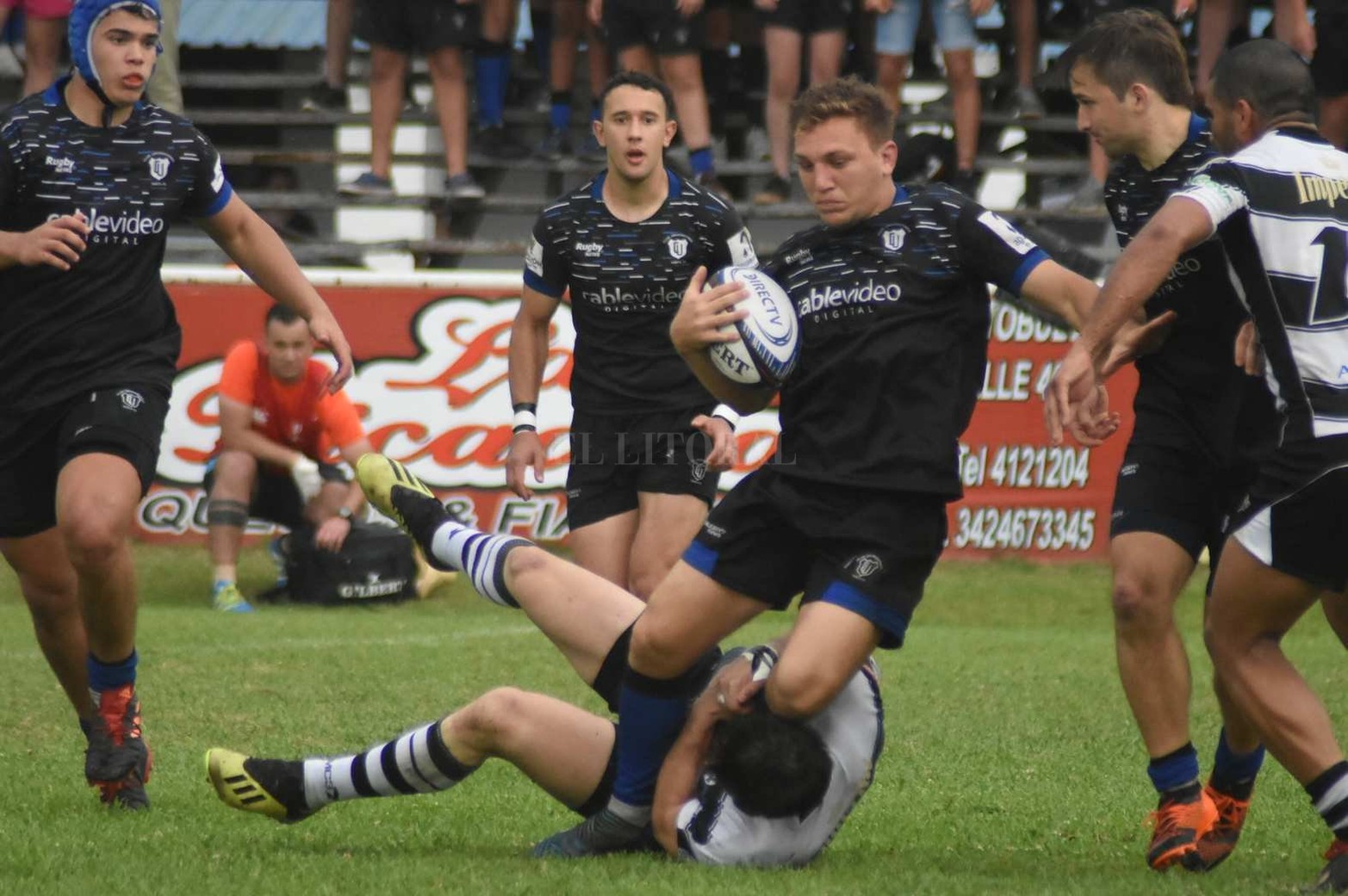 Universitario se llevó el triunfo tras vencer 21 a 15 a Alma Junior.