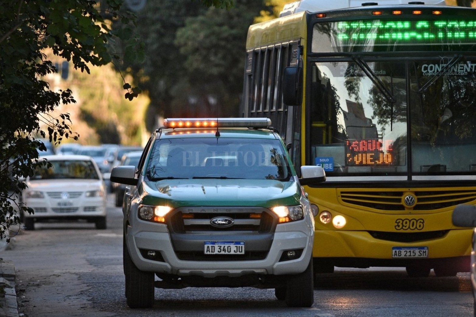 Se celebra el Día del Amigo y muchos grupos de personas salen a festejar en bares, restaurantes y espacios públicos tradicionales de la ciudad. El municipio realiza controles viales y de alcoholemia en puntos transitados.