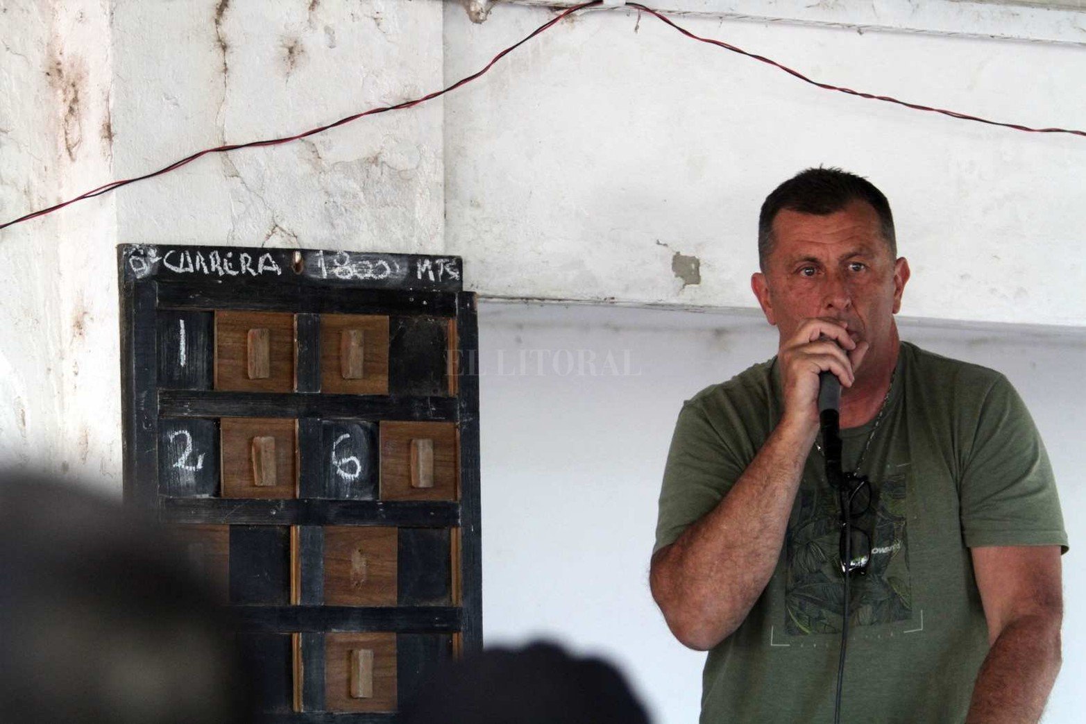 Vida cotidiana en el hipódromo de la Flores en la jornada de sábado con buena asistencia de público.