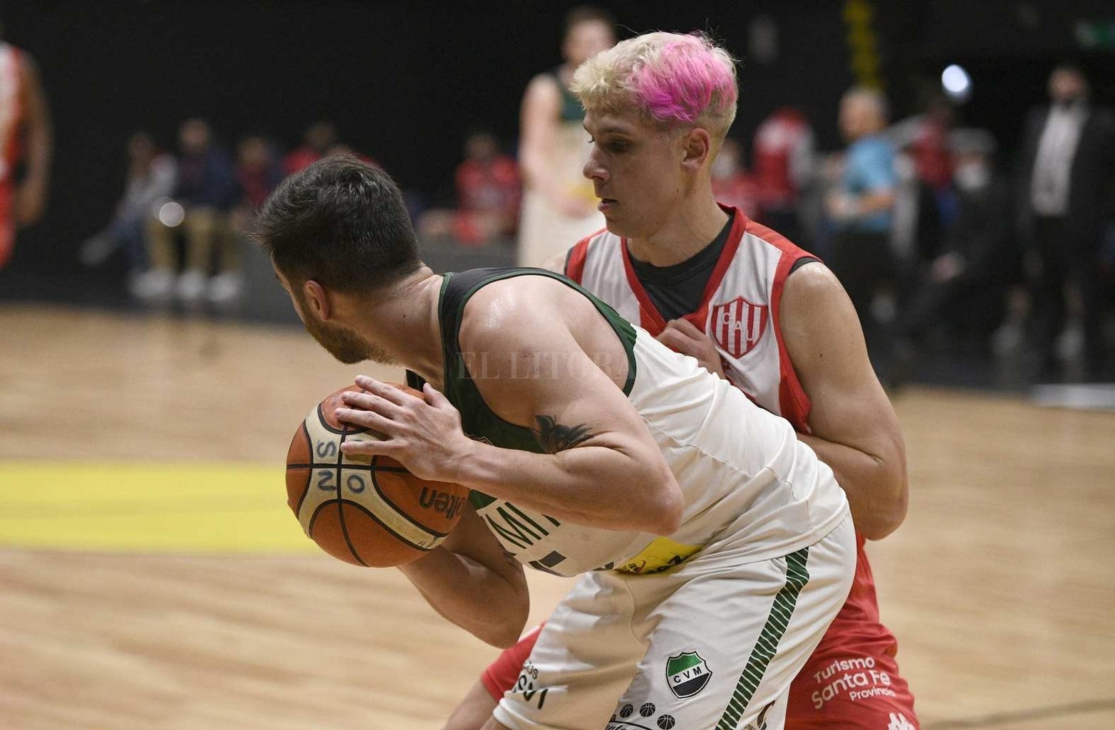 El primer partido de cinco de la final de la Liga Argentina, Unión ganó cómodo ante Villa Mitre de Bahía Blanca.