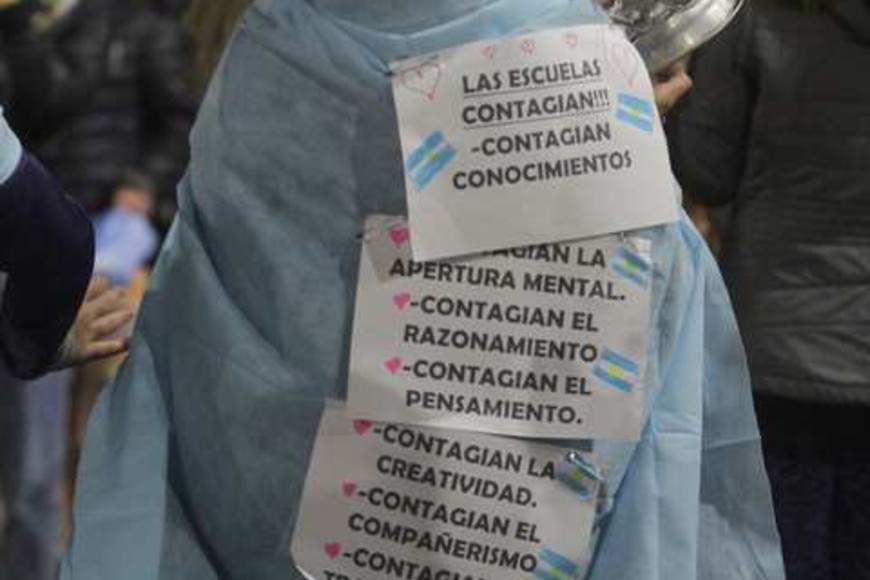Paraná: Padres organizados volvieron a protestar frente a casa de Gobierno