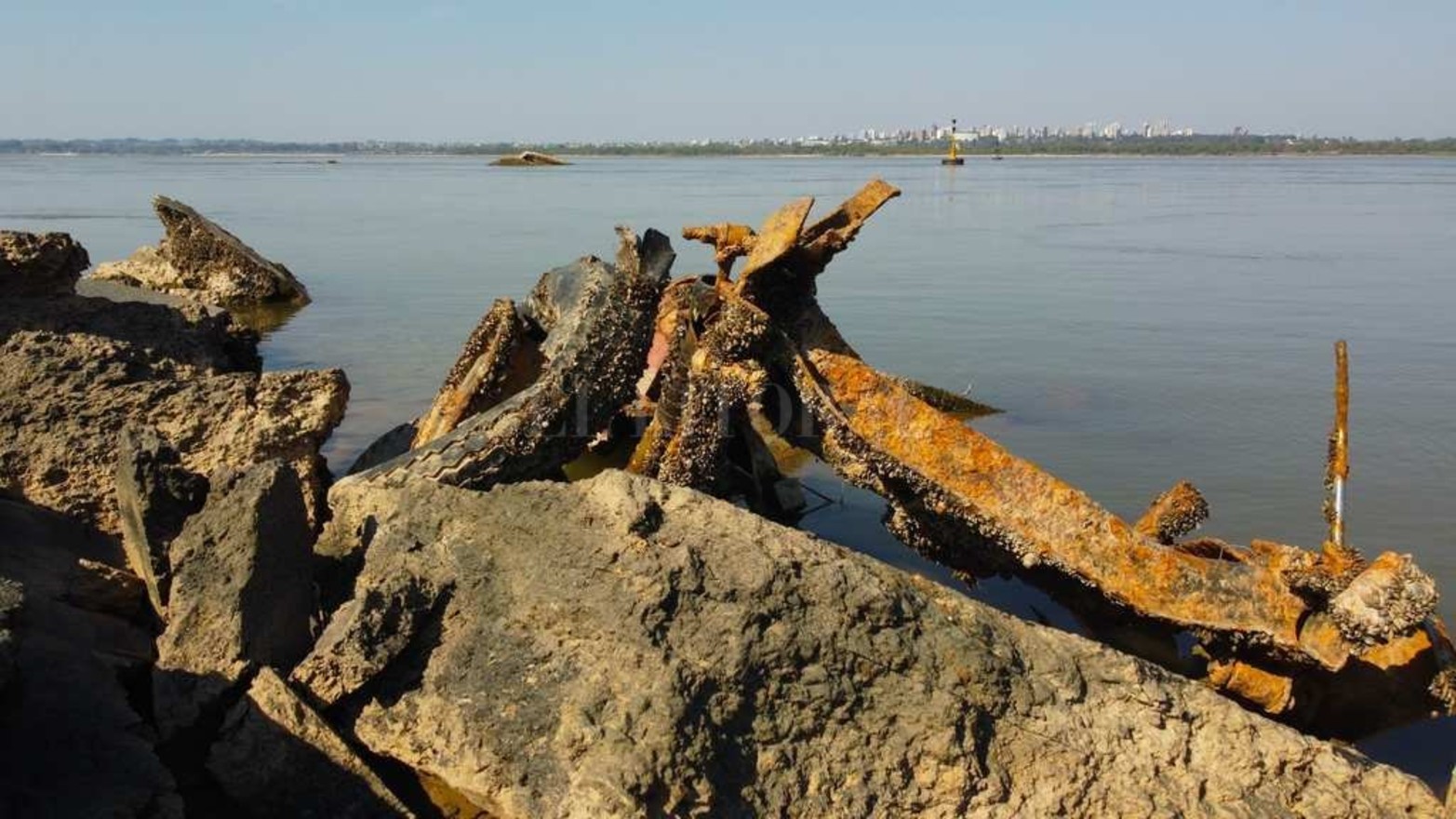 La bajante histórica del río Paraná reveló otro secreto: la camioneta que se había en 2003.