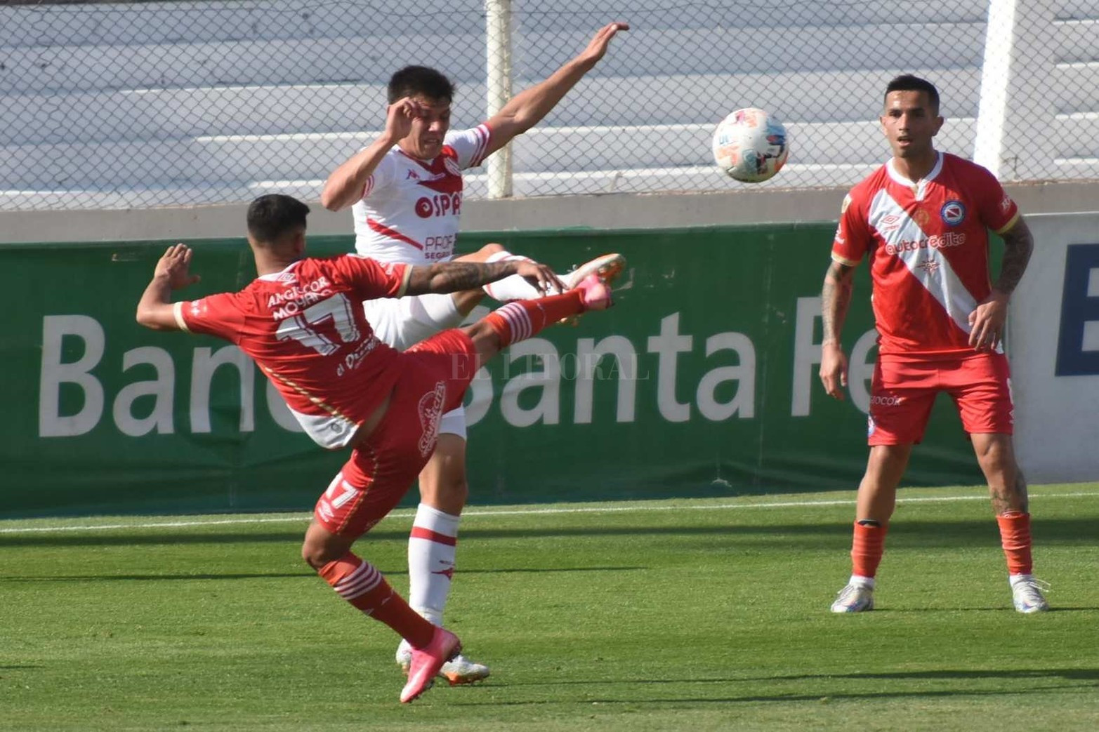 Unión derrotó 1 a 0 a Argentinos Juniors en el 15 de Abril y sumó su segunda victoria consecutiva.