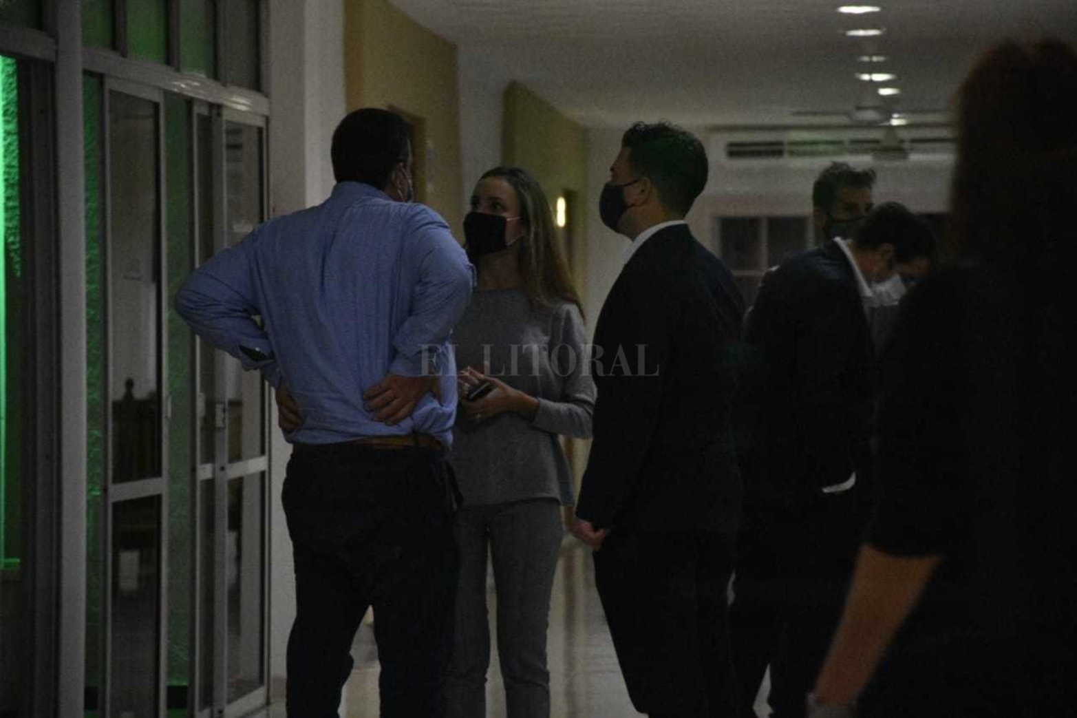 Desde temprano, familiares y allegados acompañan el velatorio del senador nacional. Reutemann murió hoy a los 79 años tras permanecer dos meses hospitalizado.