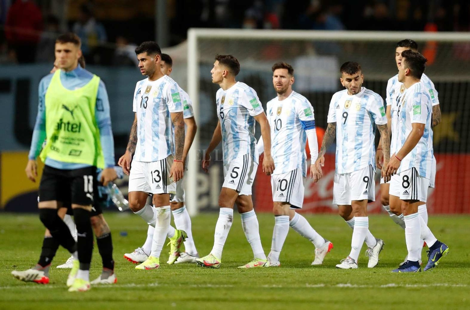 Argentino volvió a ganar (a Uruguay 1 a 0 en Montevideo) y se encamina a clasificar sin sobre salto al mundial de fútbol a disputarse en Qatar.