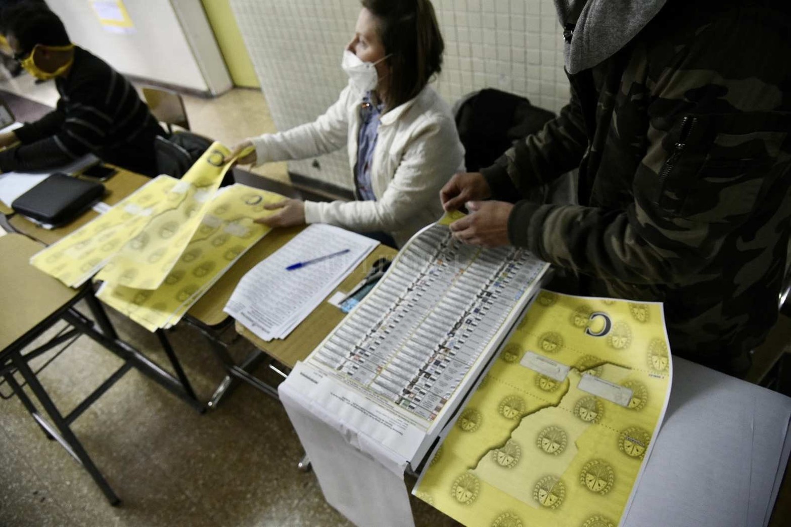 En Rosario, las 13 bancas en disputas para renovar el Concejo Municipal, son disputadas por 17 frentes -de los cuales diez tienen interna-. El Tribunal Electoral tuvo que diseñar una Boleta Única extra larga.