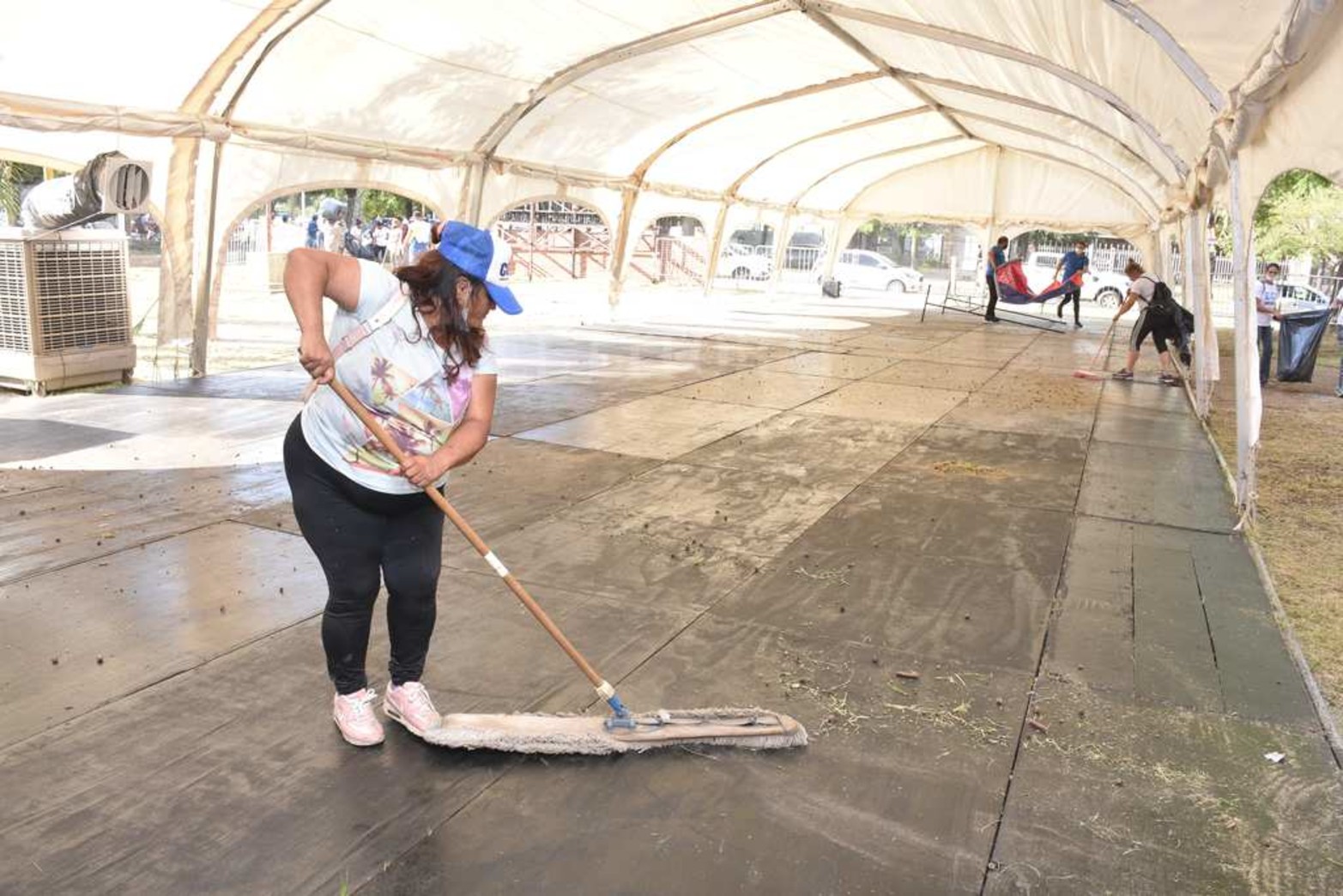 El lugar que suele utilizar el Ministerio de Educación para otorgar las titularizaciones docentes, se montó para la vacunación a los docentes. Es el Centro de Educación Física, ubicado en avenida Galicia y Las Heras.