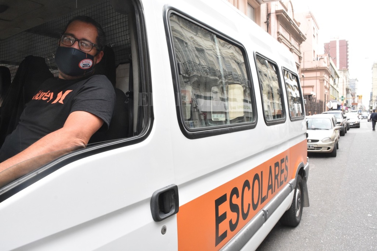 El uso de transporte escolar está en el dilema por los costos al ser una semana sí y la siguiente no.