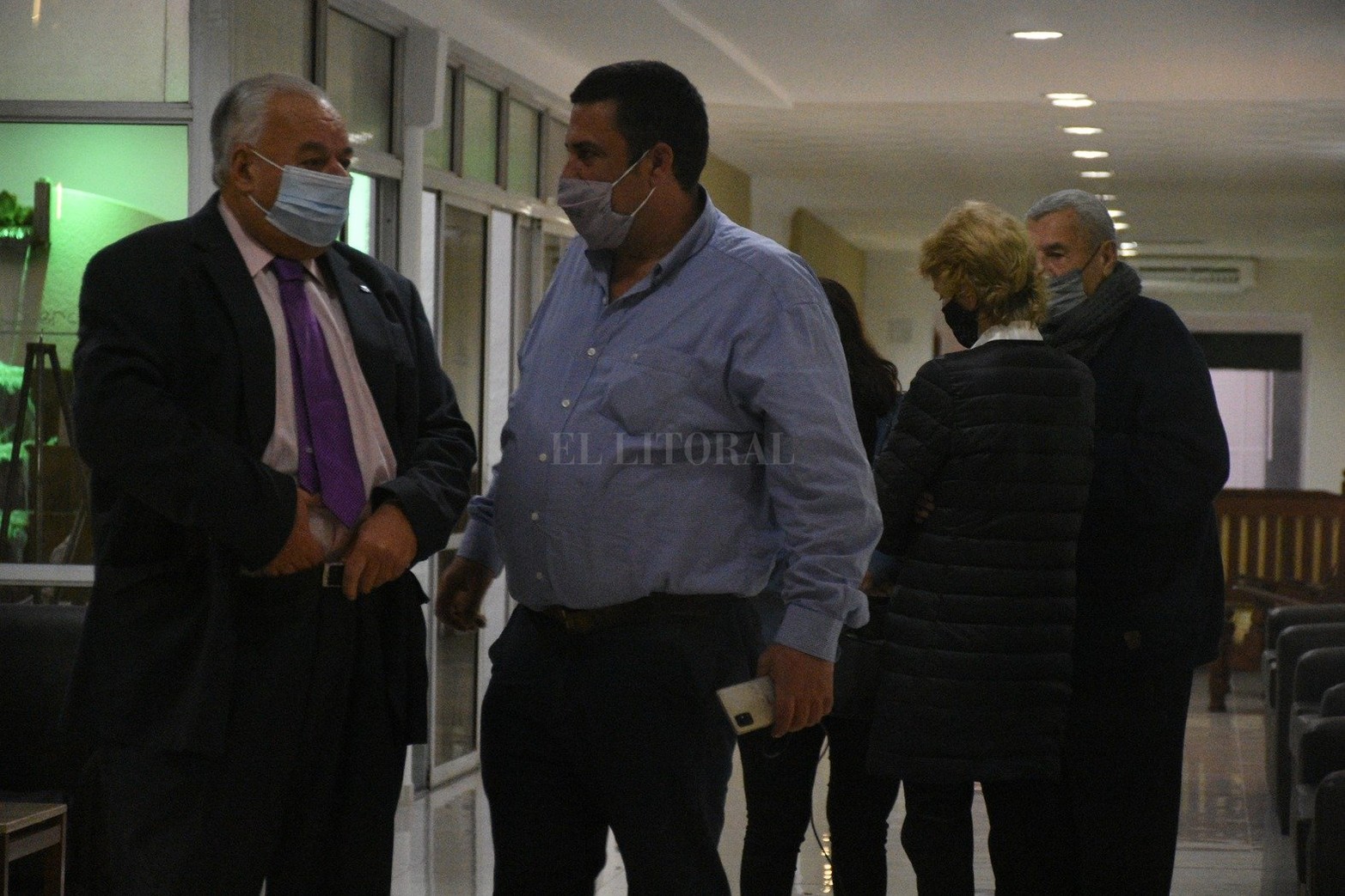 Desde temprano, familiares y allegados acompañan el velatorio del senador nacional. Reutemann murió hoy a los 79 años tras permanecer dos meses hospitalizado.