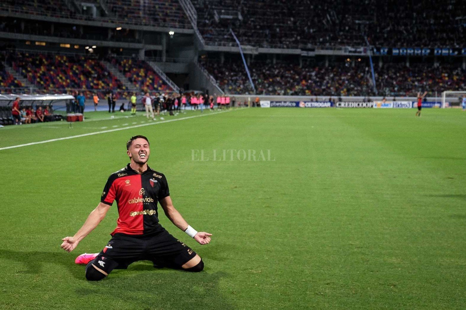 Colón le ganó 2 a 0 a Central Córdoba de Santiago del Estero y quedó segundo en la tabla con siete puntos, transcurridas tres fechas.