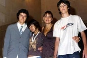 En diciembre de 2006 Marco Girard se graduó como Técnico Químico Nacional. Milagros y Santiago, sus dos hermanos, lo acompañaron junto a su mamá.