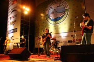 ELLITORAL_5300 |  Gallegos Rock, reina y al río