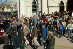 El Trébol Digital En las afueras de la iglesia de San Jorge.