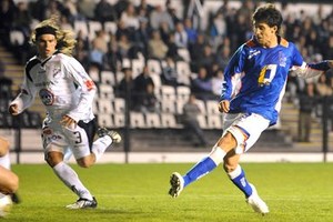 Télam Mauro Villegas convierte el tercer gol de la CAI.