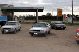 Amancio Alem Hace un mes cientos de conductores esperaban que les realicen a sus coches la revisión técnica. Hoy a la mañana en el mismo lugar apenas unos pocos vehículos estaban estacionados y esperando.