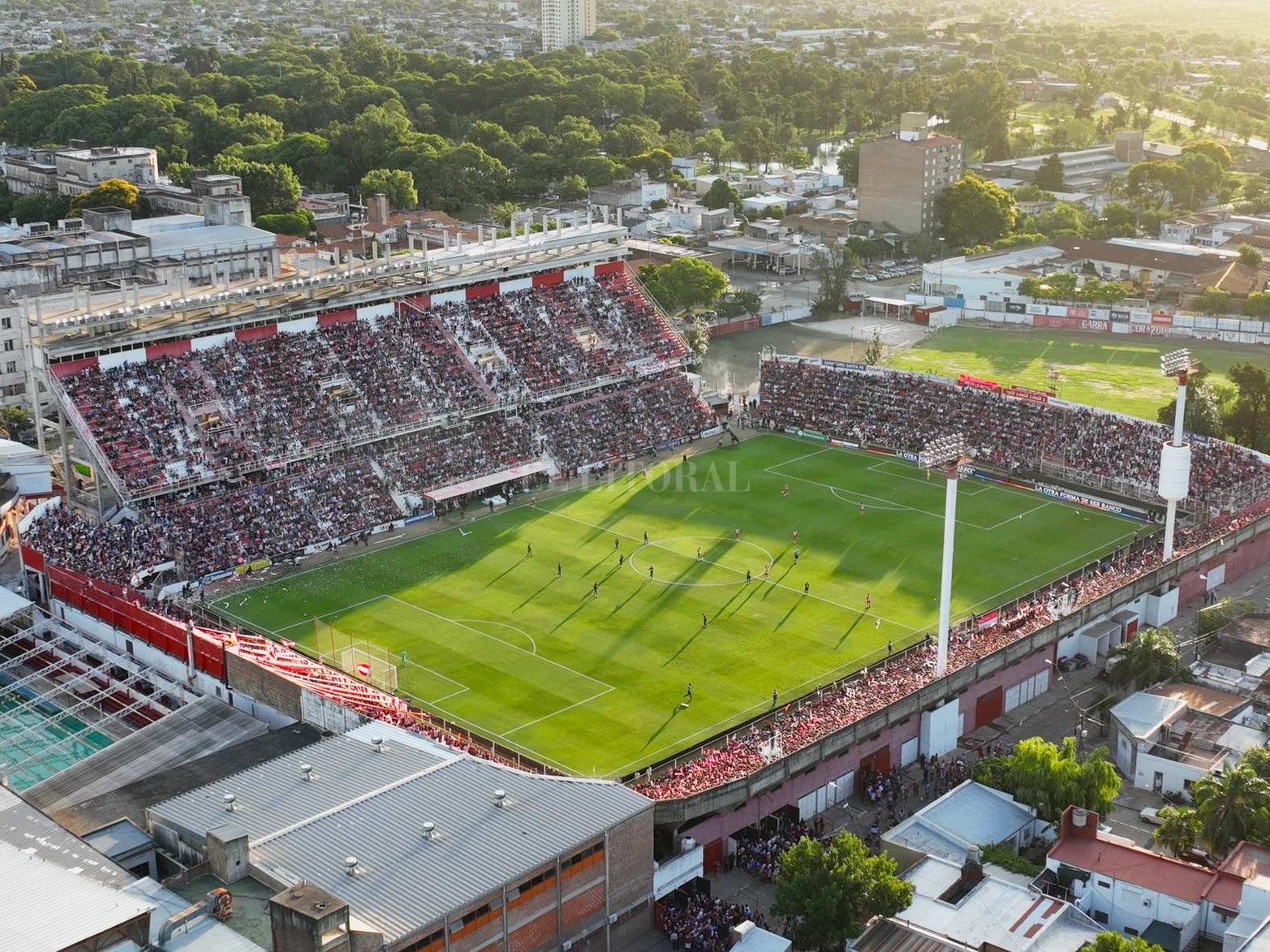 Desde el drone de diario El Litoral. La vistas del histórico día. Hacia de 1989 que no le ganaba a Unión de local.