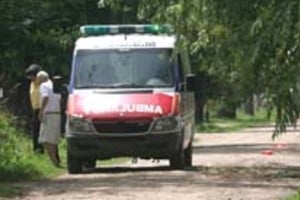 Archivo Las ambulancias ingresan por la noche a ciertos barrios custodiadas por policías