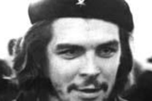 Foto: AFP La figura del Che se convirtió en un ícono mundial. En esta fotografía aparece cruzando el lago Tanganica, en plena Tanzania, a fines de 1965.