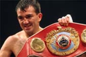 TONY GOMEZ DYN01, TRELEW - CHUBUT 15/09/07, EL ARGENTINO OMAR NARVAEZ, SUPERO POR NOCAUT TECNICO AL NICARAGUESE MARLON MARQUEZ, Y DEFENDIO POR UNDECIMA VEZ EL TITULO MUNDIAL MOSCA DE LA OMB.FOTO:DYN/TONY GOMEZ.