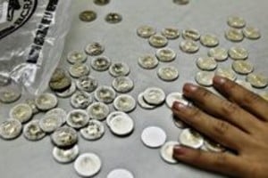 Néstor Gallegos. No sólo para tomarse el colectivo son necesarias las monedas; los taxis tampoco están ajenos a la falta de ellas.