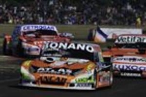 Telam Telam TC, Parana, 01-06-07
Gano Lalo Ramos luego que desclasificaràn a el guri Martinez en la septima final del año del turismo Carretera en el circuito ¨Club de Volantes¨de la ciudad de Parana.
Foto Laura Cano/Telam/cf