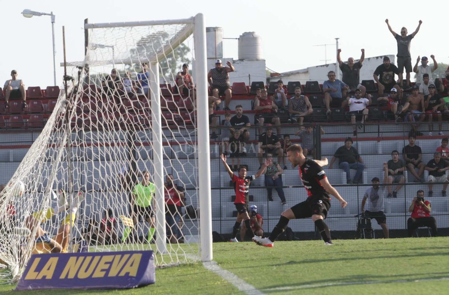 El segundo gol con la magia de Luis Rodriguez. Colón derrotó 3 a 1 a Godoy Cruz por la segunda fecha de la Liga Profesional. El partido se jugó en Paraná.