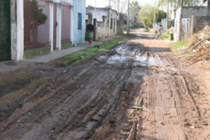 Amancio Alem FOTO AMANCIO ALEM---RECLAMOS EN BARRIO LOS HORNOS---03-07-07--